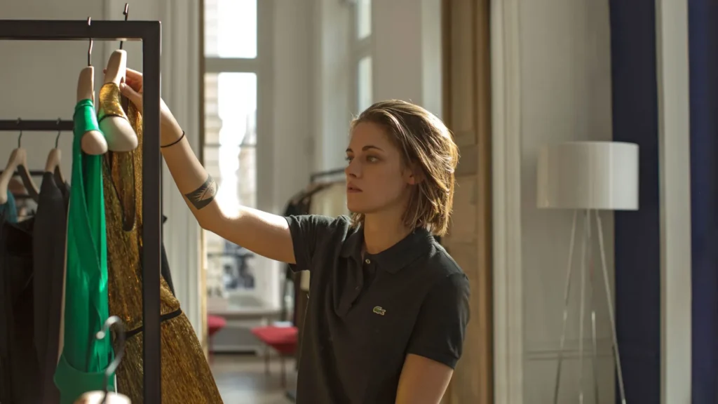 Kristen Stewart as Maureen shopping through Paris in Personal Shopper (2016)