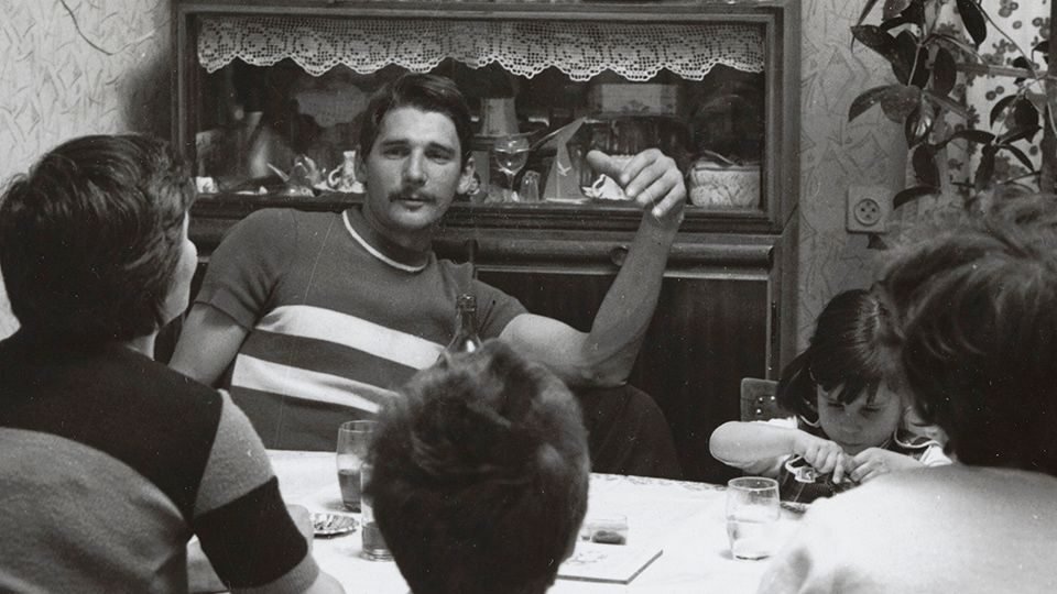 Stream Family Nest by Bela Tarr | Eye Film Player