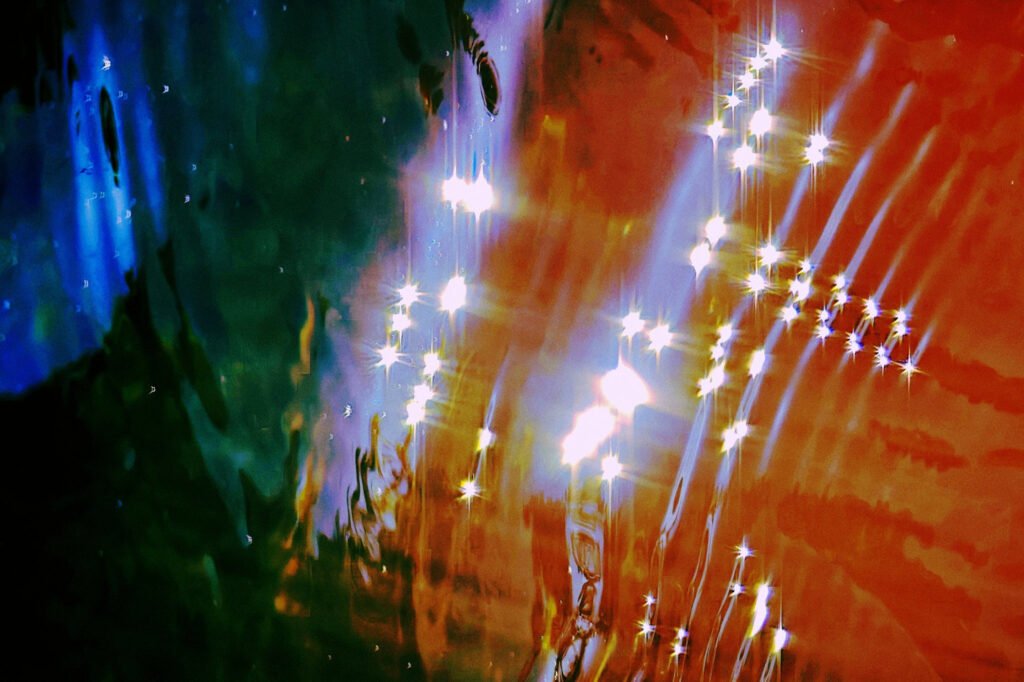 Oooi（オーイ）のY2Kデジカメ美学による抽象写真