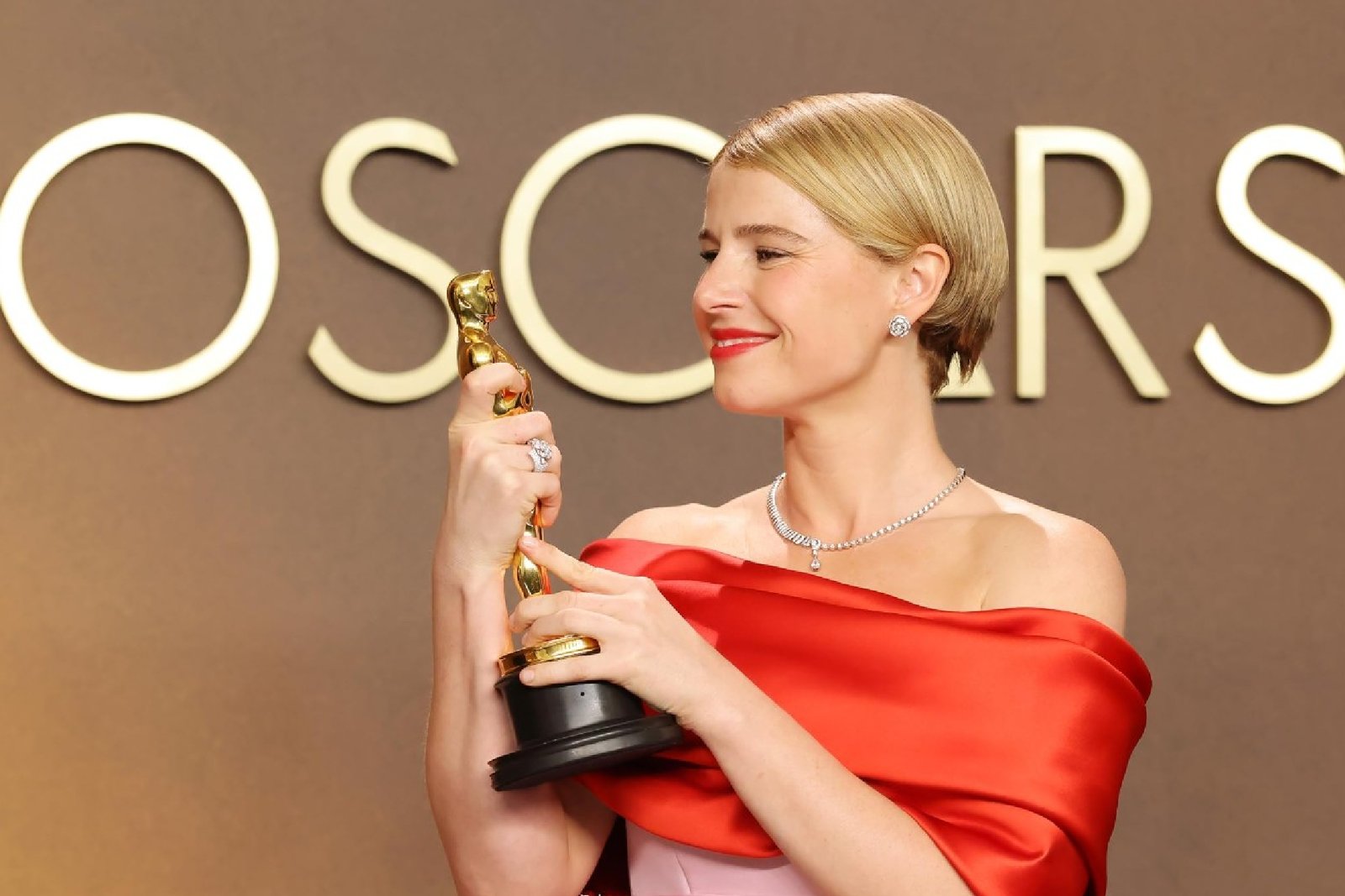 Oscars 2026: Jessie Buckley Makes History as the First Irish Woman to Win Best Actress